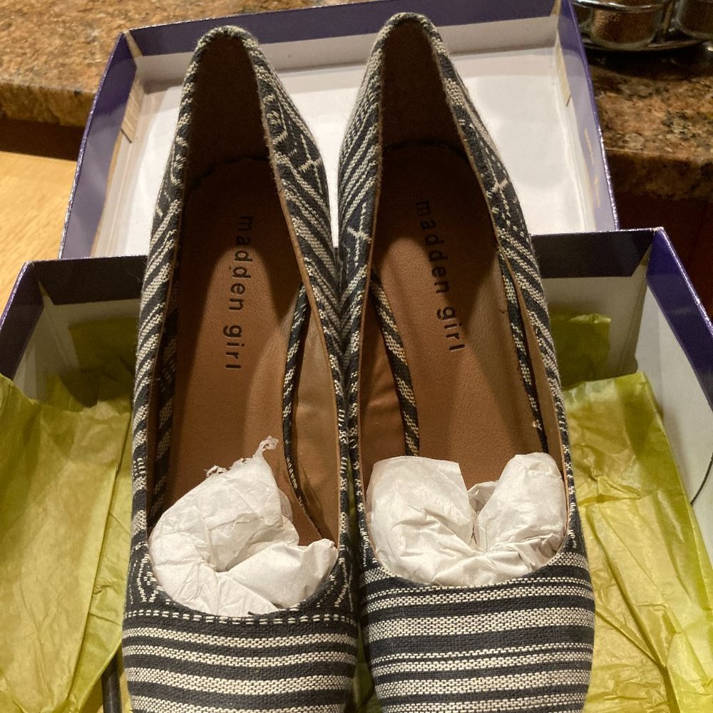 Women's Shoes; High Heeled Wedges; Brand:  Madden Girl; Size 7